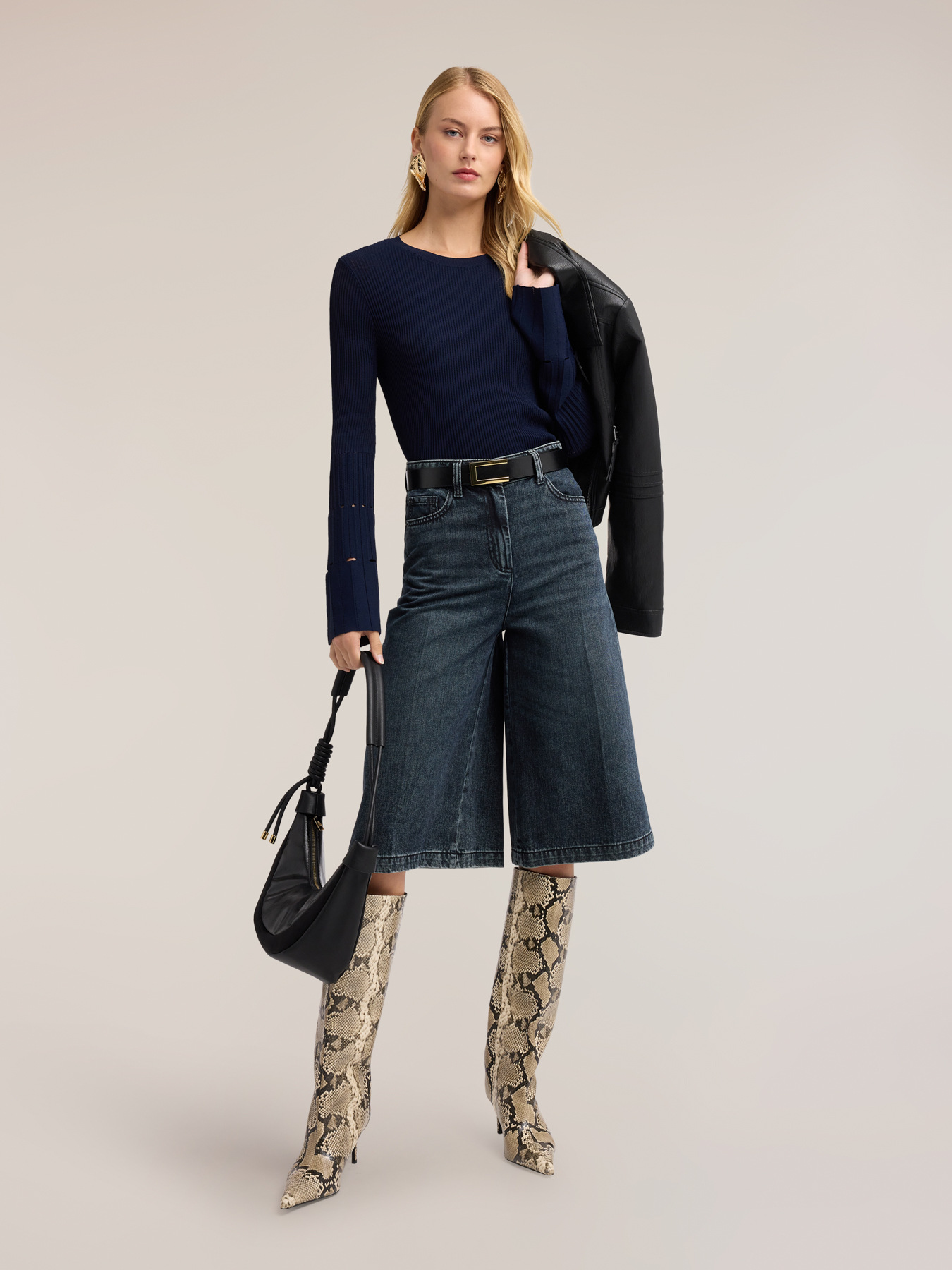 Jean culotte en denim bleu d&eacute;lav&eacute; image number 0