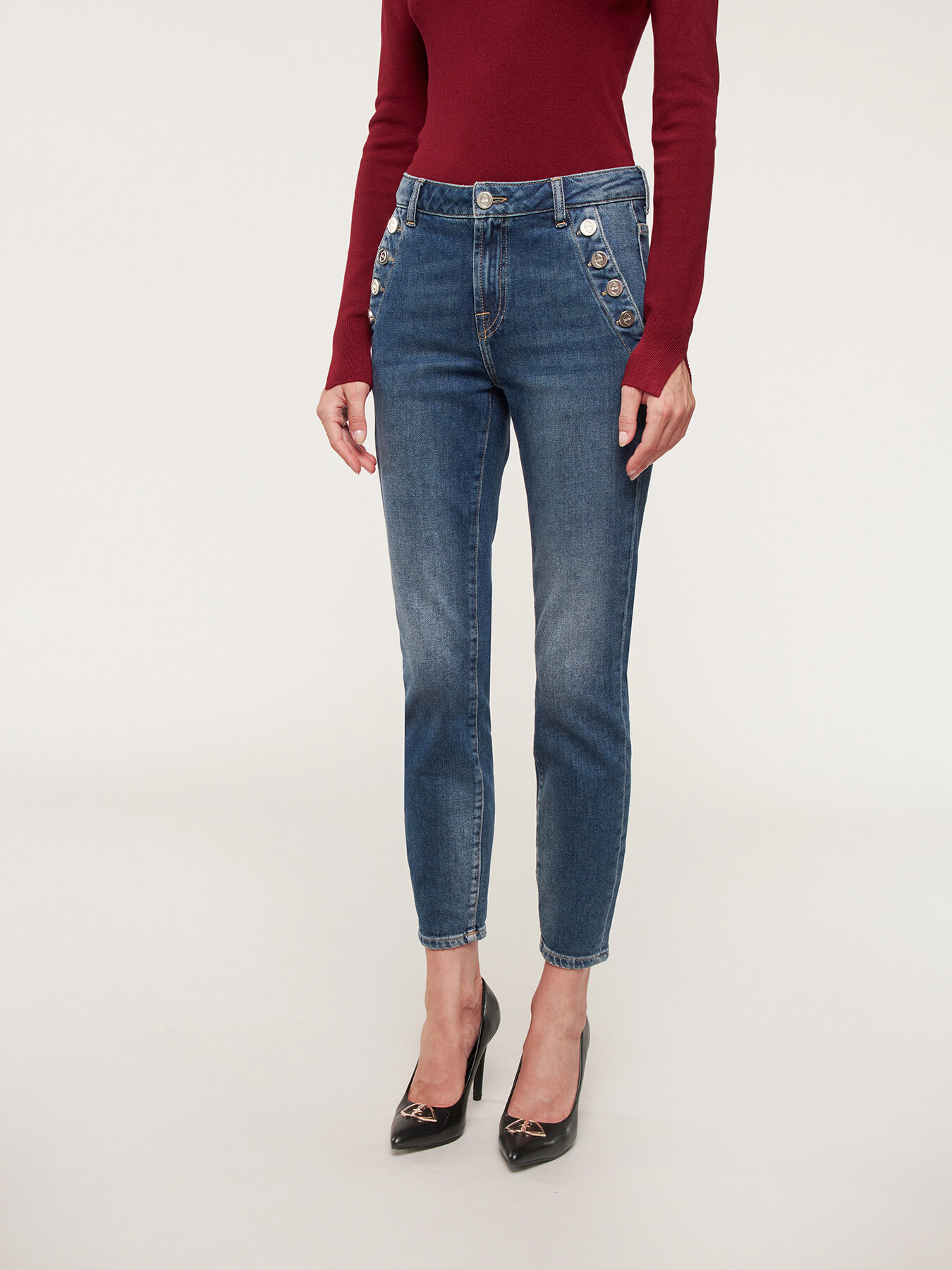 Skinny jeans with button feature image number 0