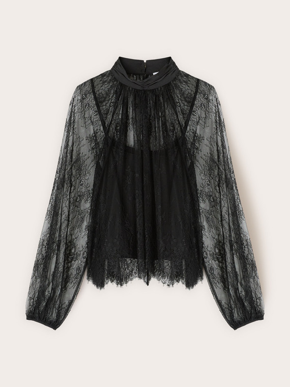Blouse en dentelle avec col drap&eacute;