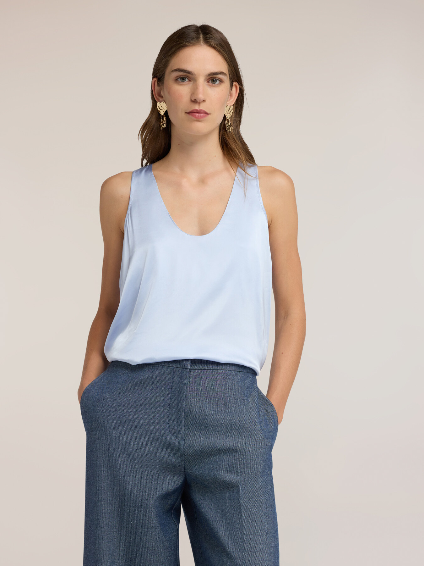 Top aus Satin mit breiten Schultern image number 0