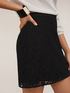falda corta de encaje image number 3