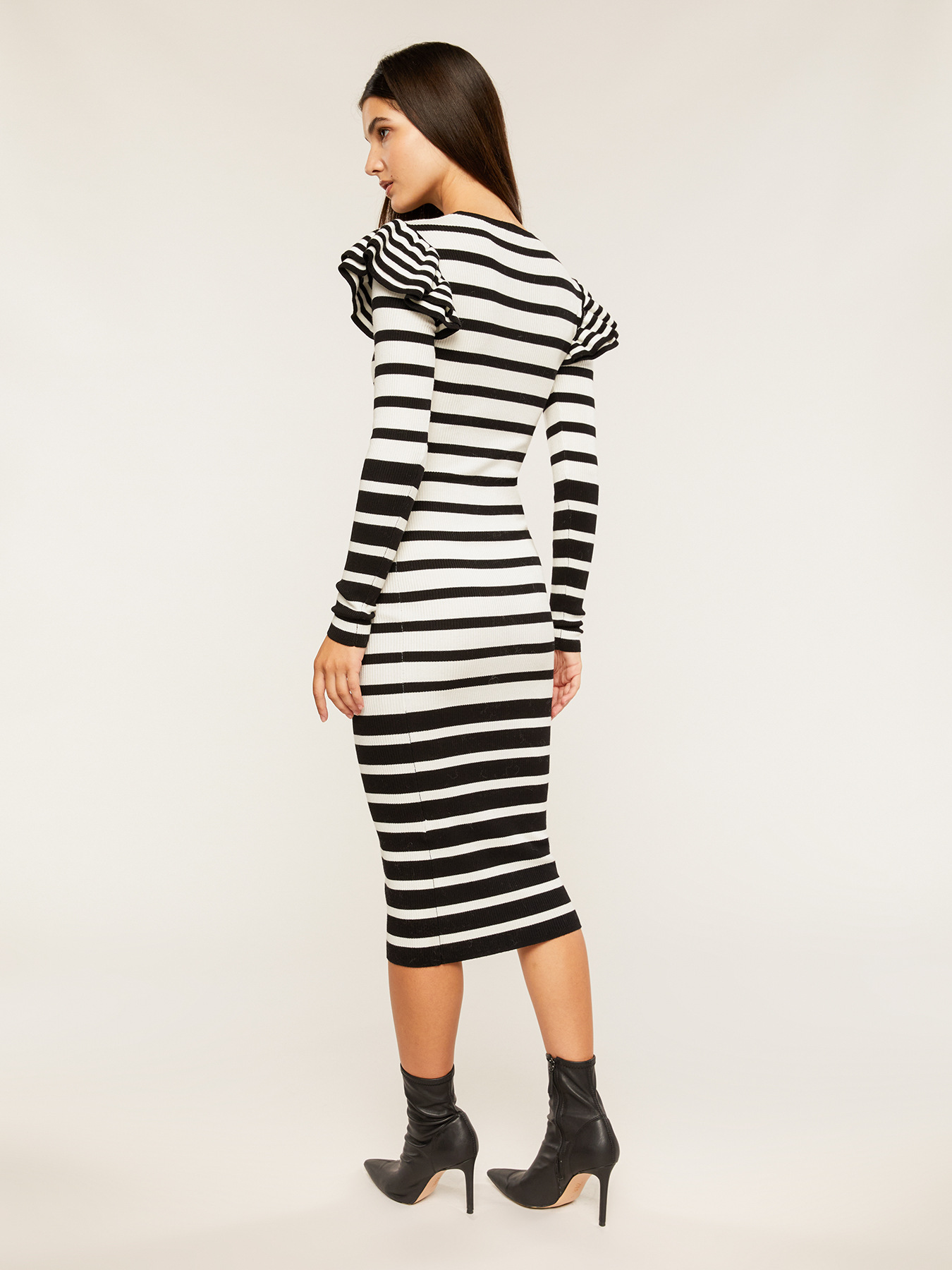 Gestreiftes Strickkleid mit R&uuml;schen image number 1