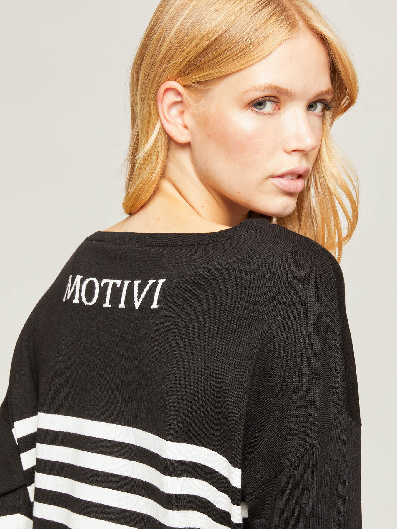 Jersey con cenefas en jacquard image number 2