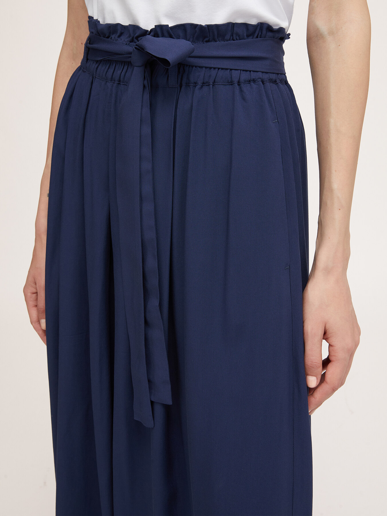 Fluid midi skirt with sash image number 2