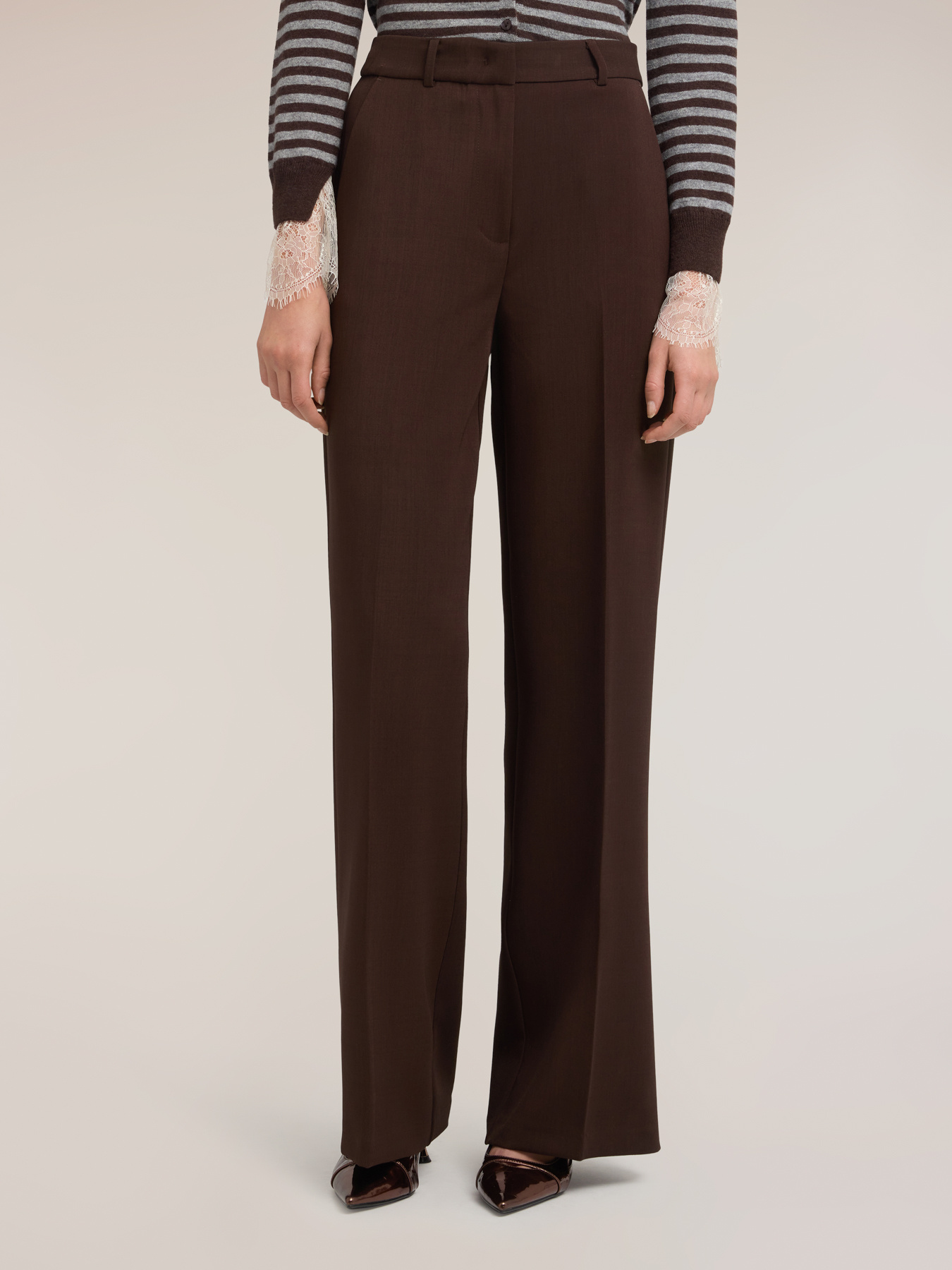 High-waisted palazzo pants with pleat image number 2