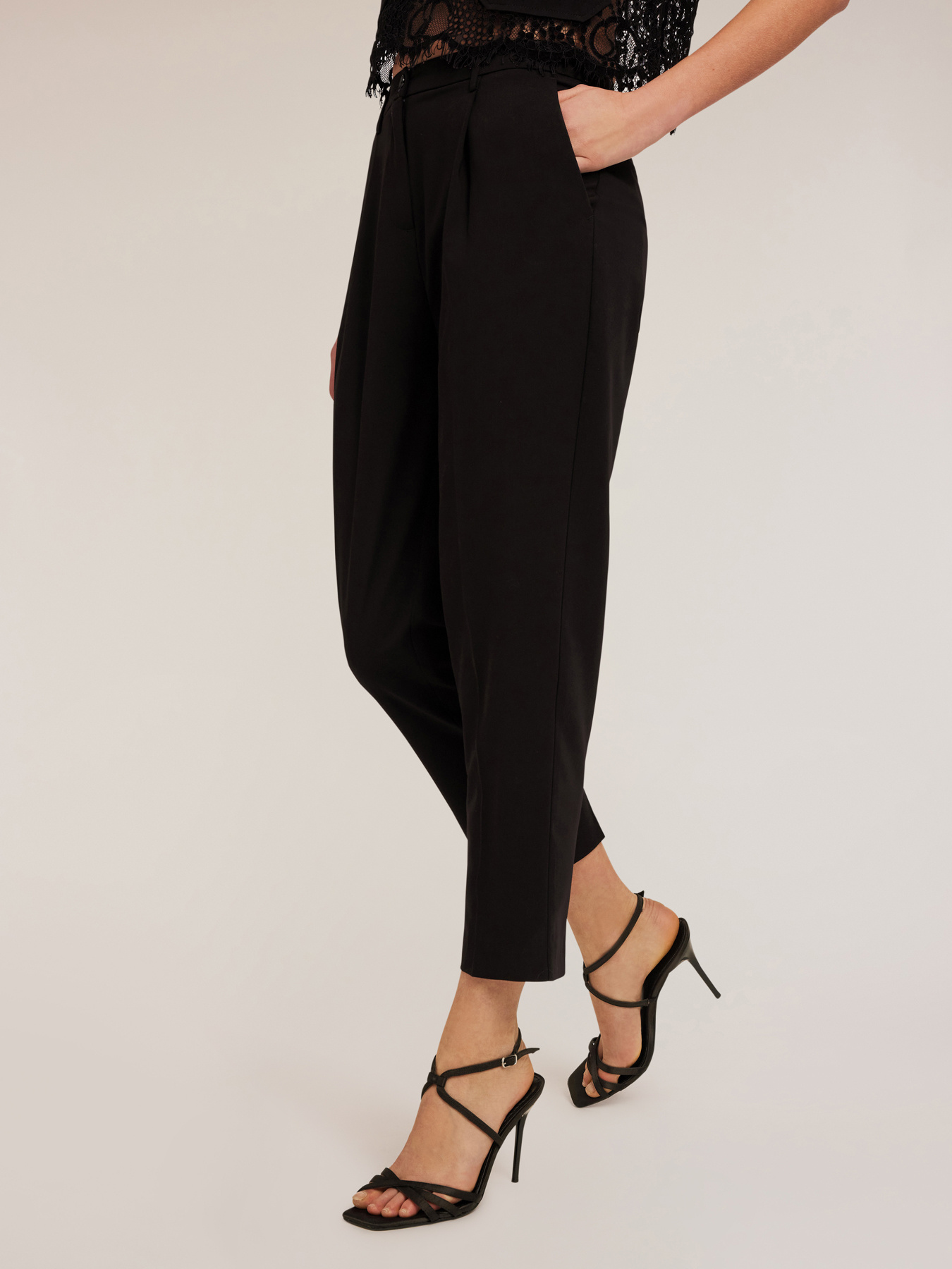 Pantaloni con pieghe image number 2