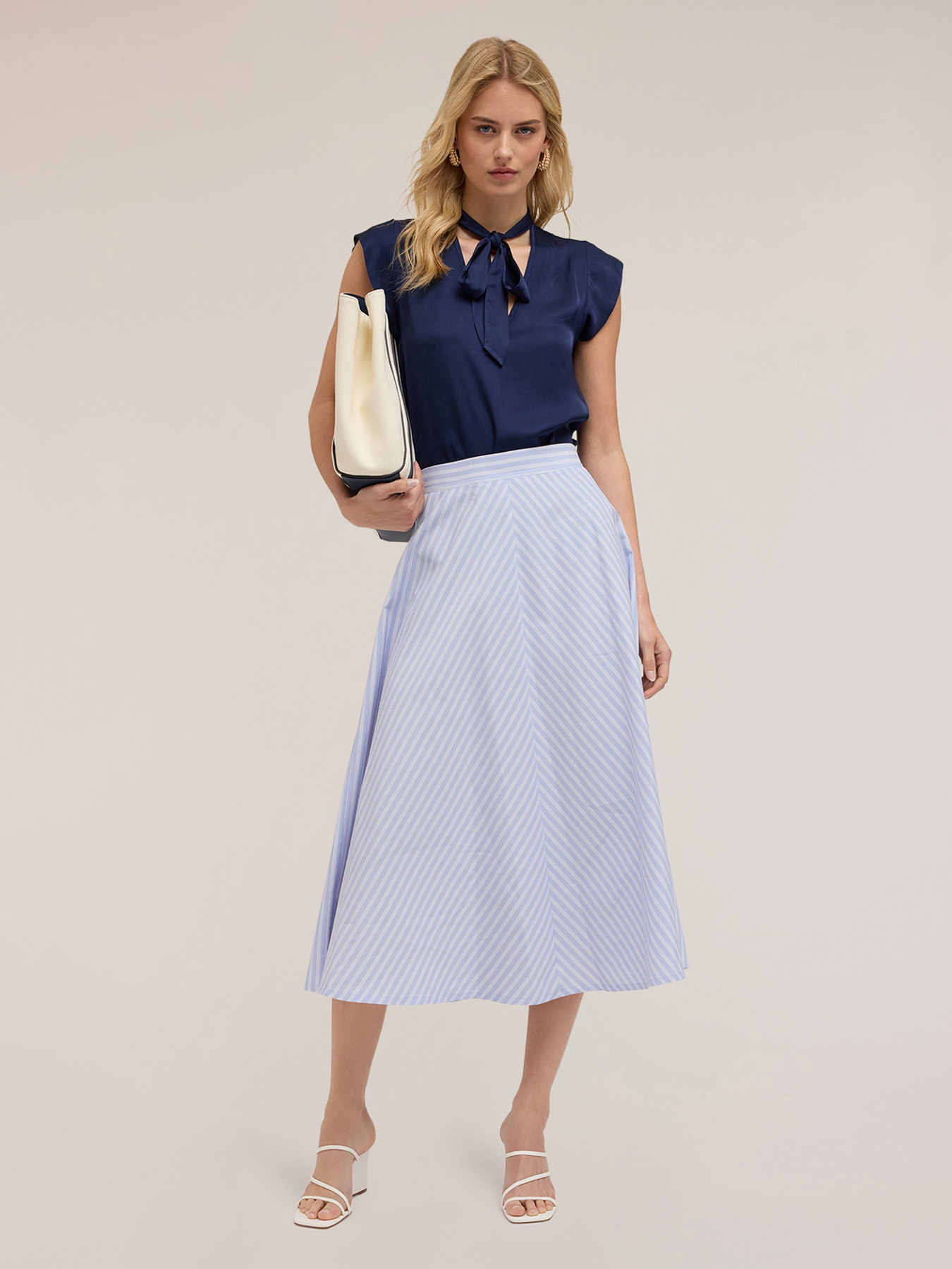 Satinbluse mit Schleife image number 1