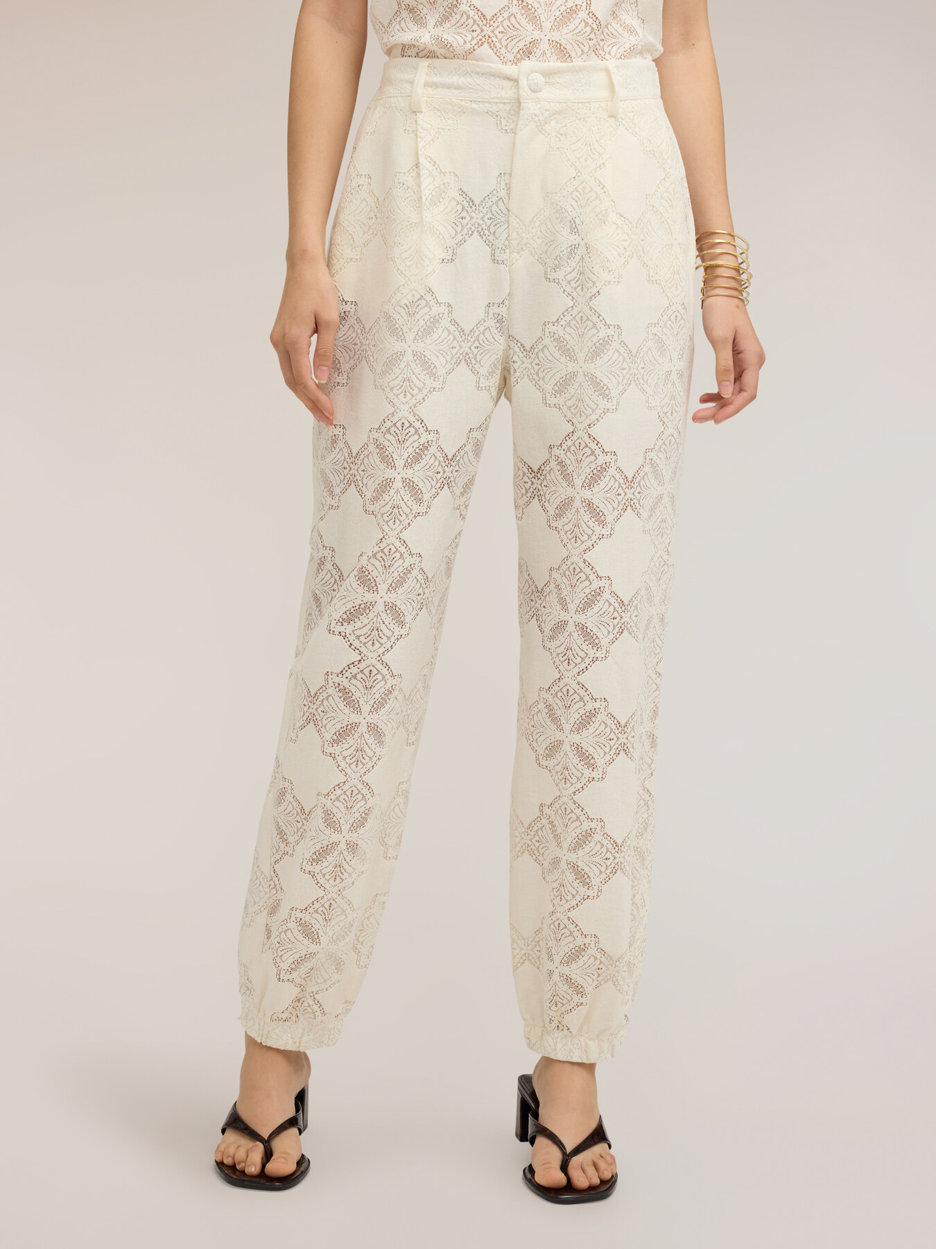 Pantalon jogging en dentelle image number 0