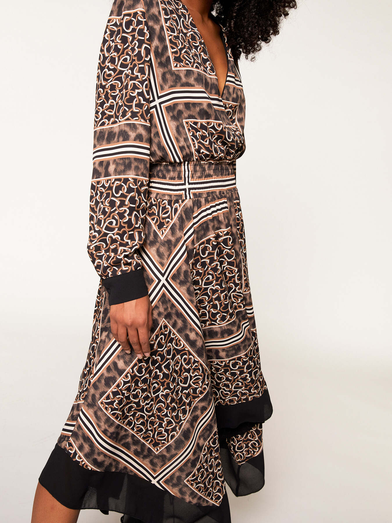 Vestido midi estampado con bajo asimétrico image number 2