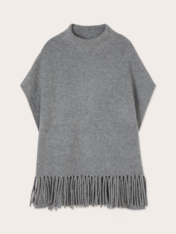 Strickponcho mit Fransen und hohem Kragen