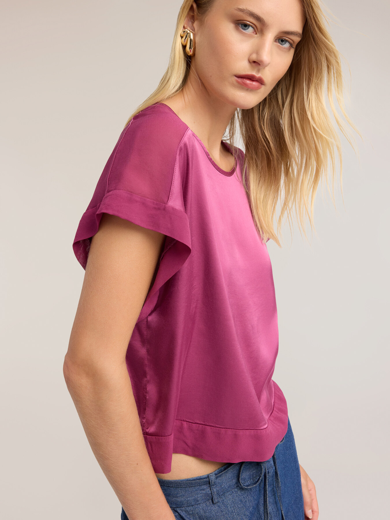 Bluse aus Satin mit Carr&eacute;-Ausschnitt image number 2
