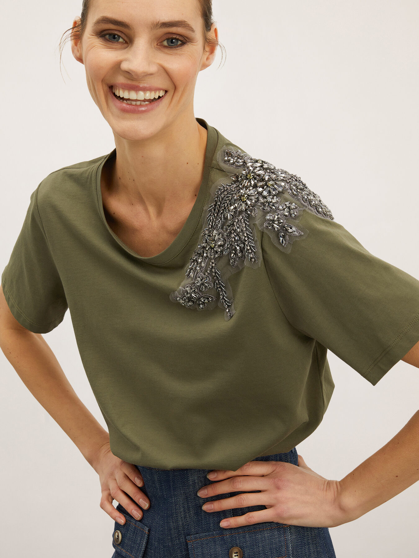 T-Shirt mit Stickerei image number 2