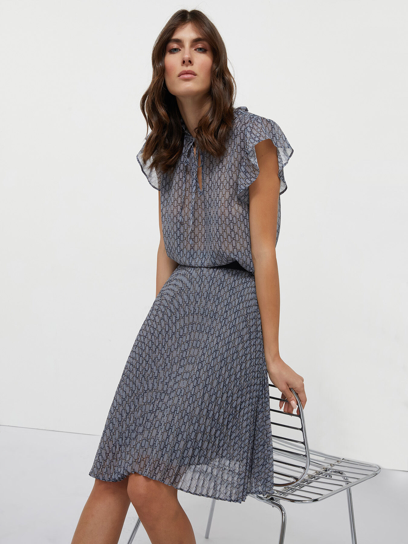 Blouse with chain print flounces image number 0