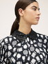 Bluse Beauty-Muster mit Pailletten-Kragen image number 2