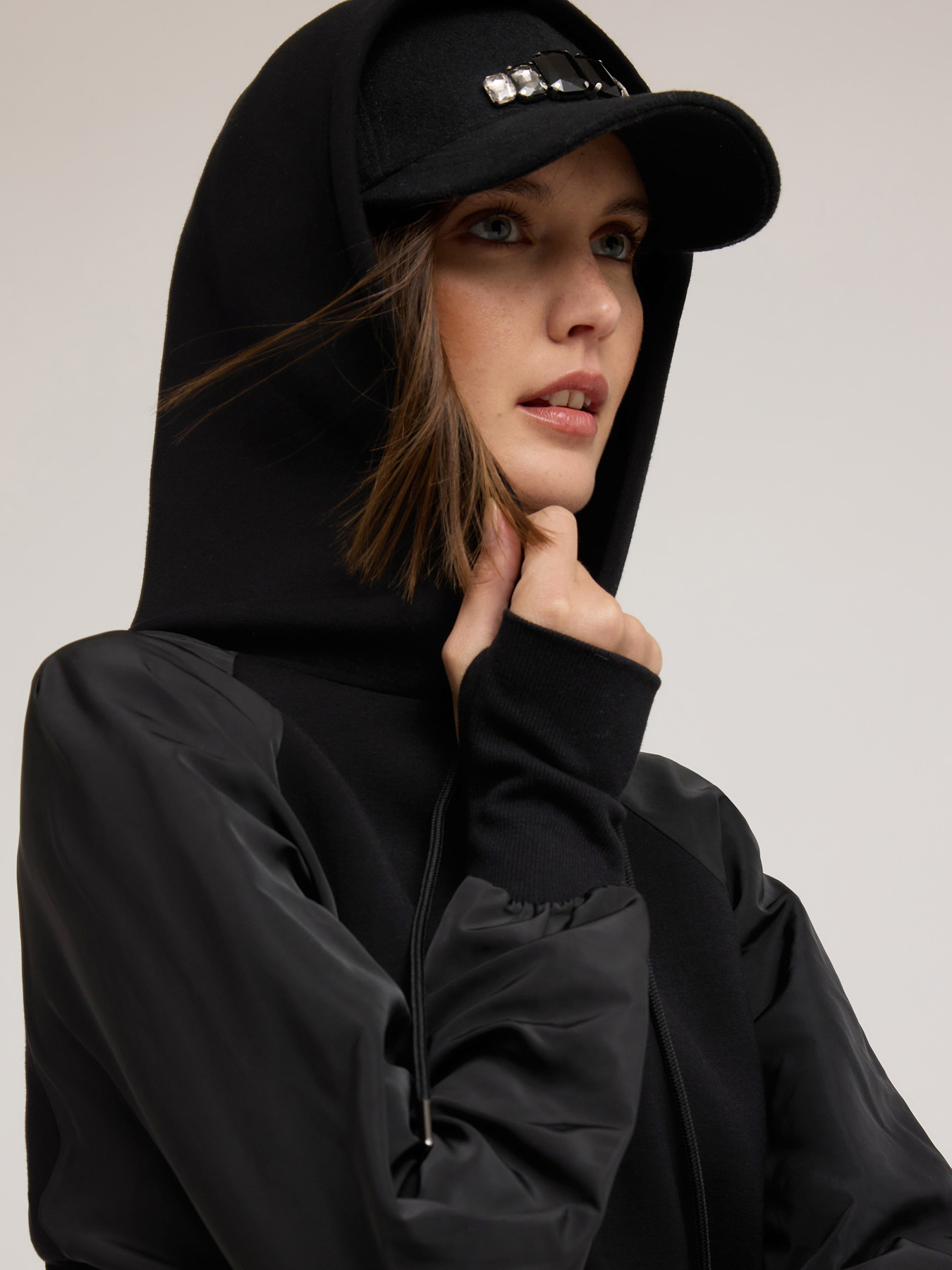 Sudadera cerrada con capucha image number 2