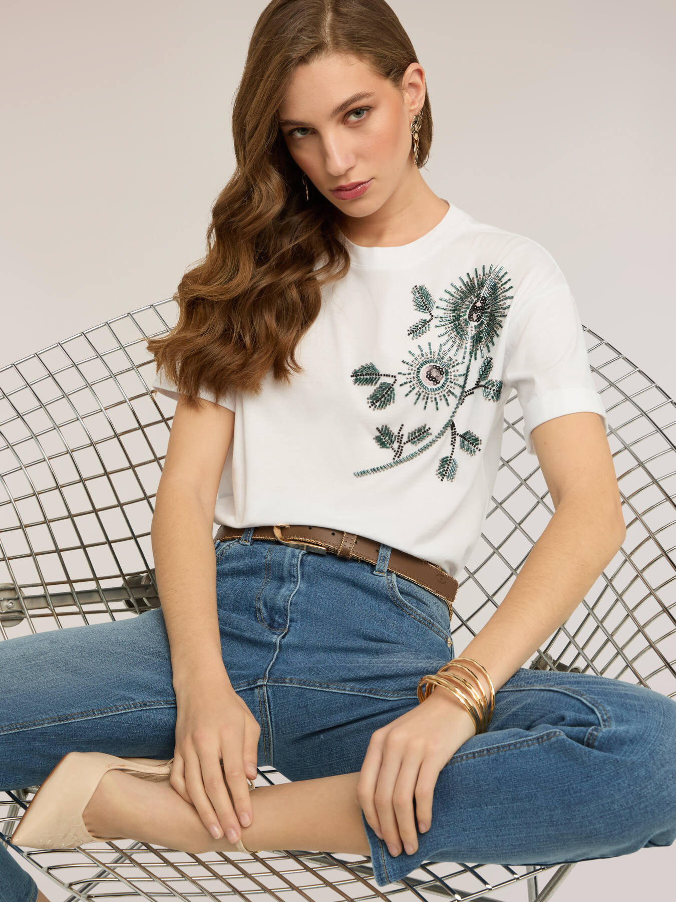 Camiseta de jersey con aplicaciones florales image number 0