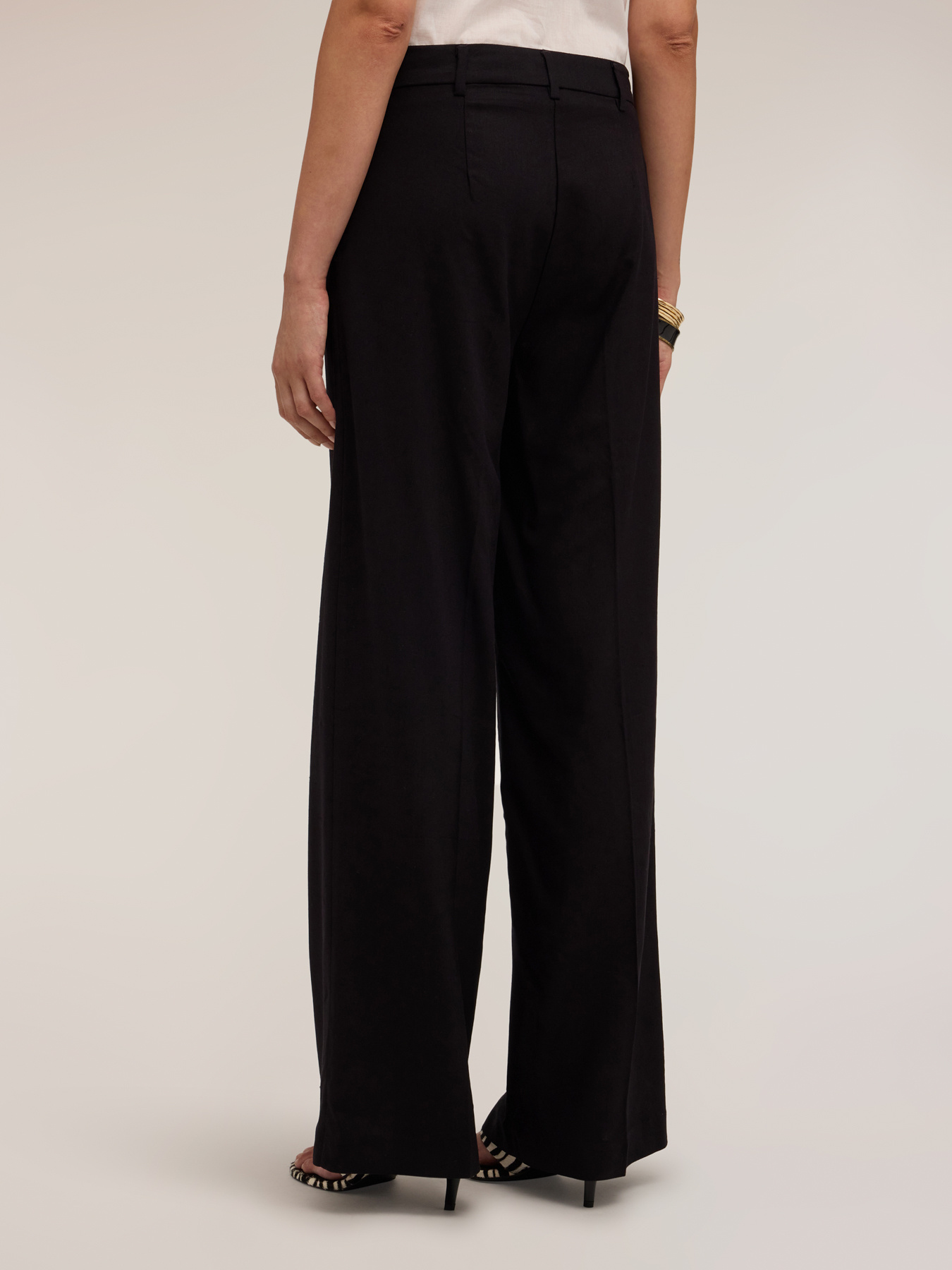 Wide-leg trousers with pressed crease in linen blend image number 1