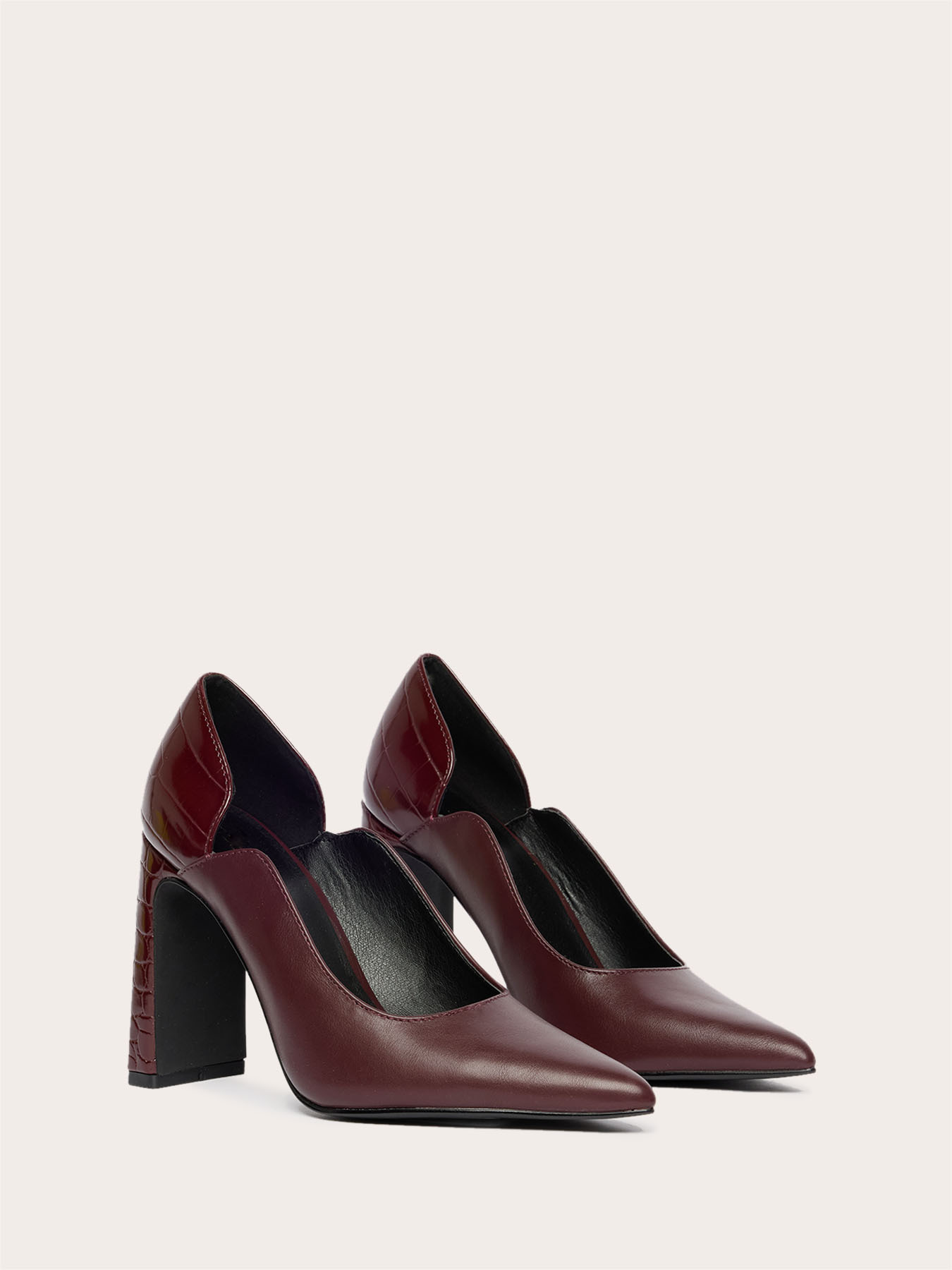 Pumps with crocodile print heel image number 2