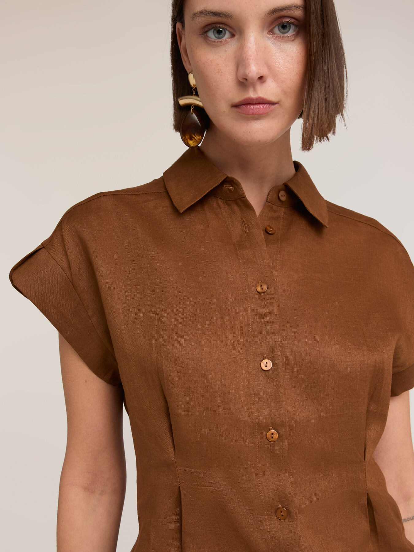 Camisa de lino con pliegues image number 3