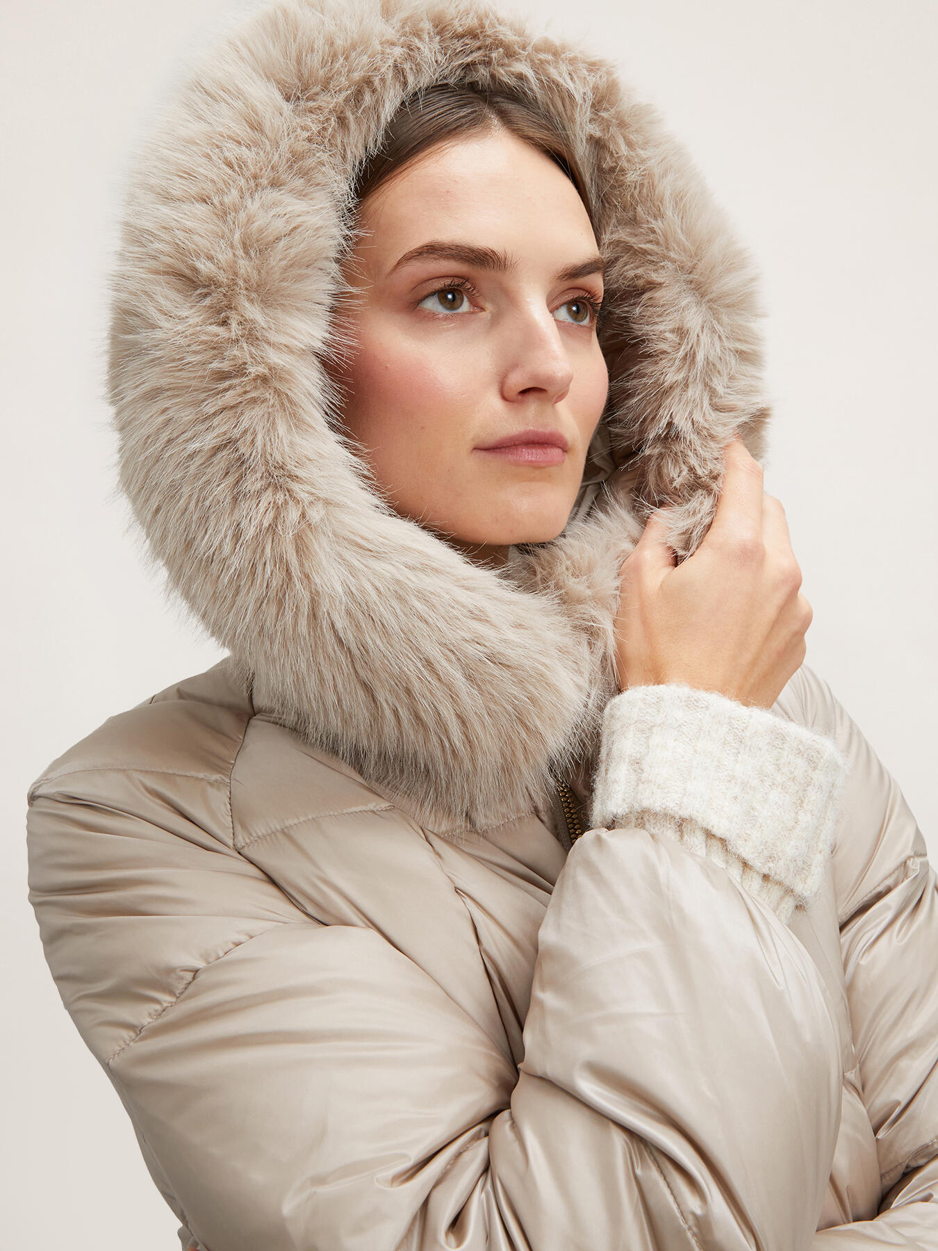 Padded jacket with hood image number 2