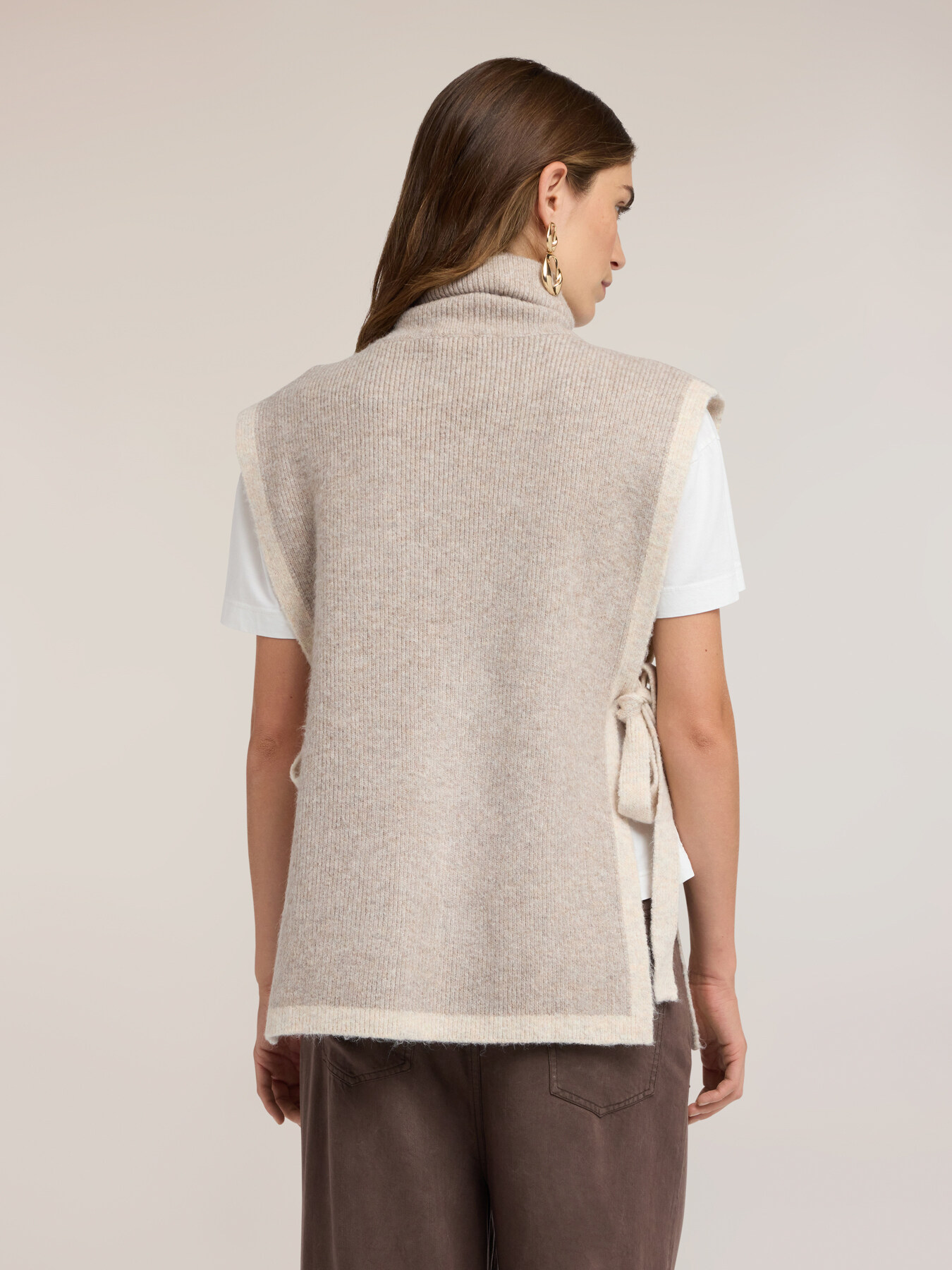 Ribbed knit poncho with turtleneck image number 2