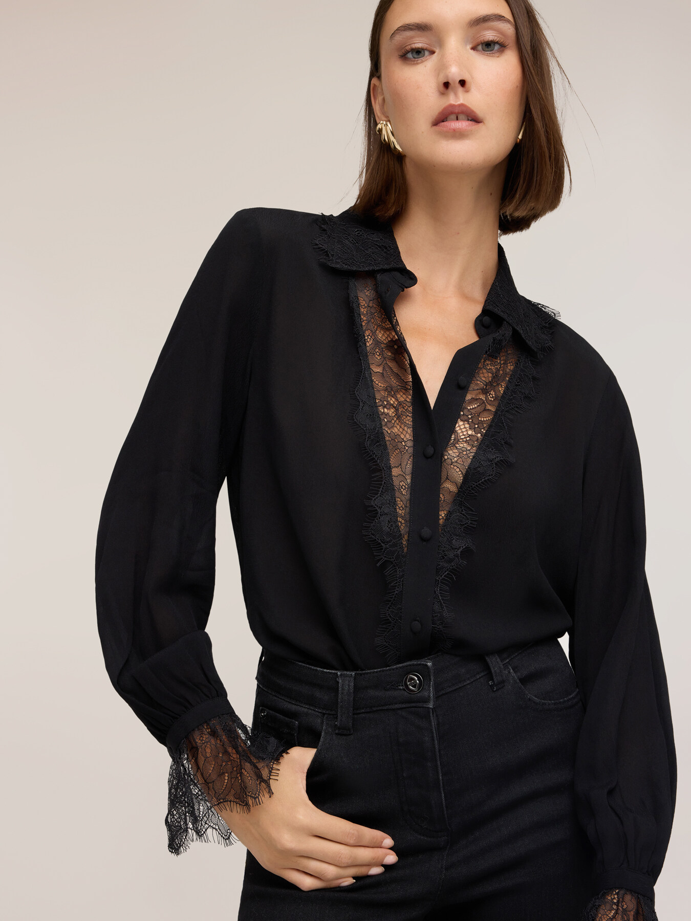 Cr&ecirc;pe de chine shirt with lace inserts image number 3