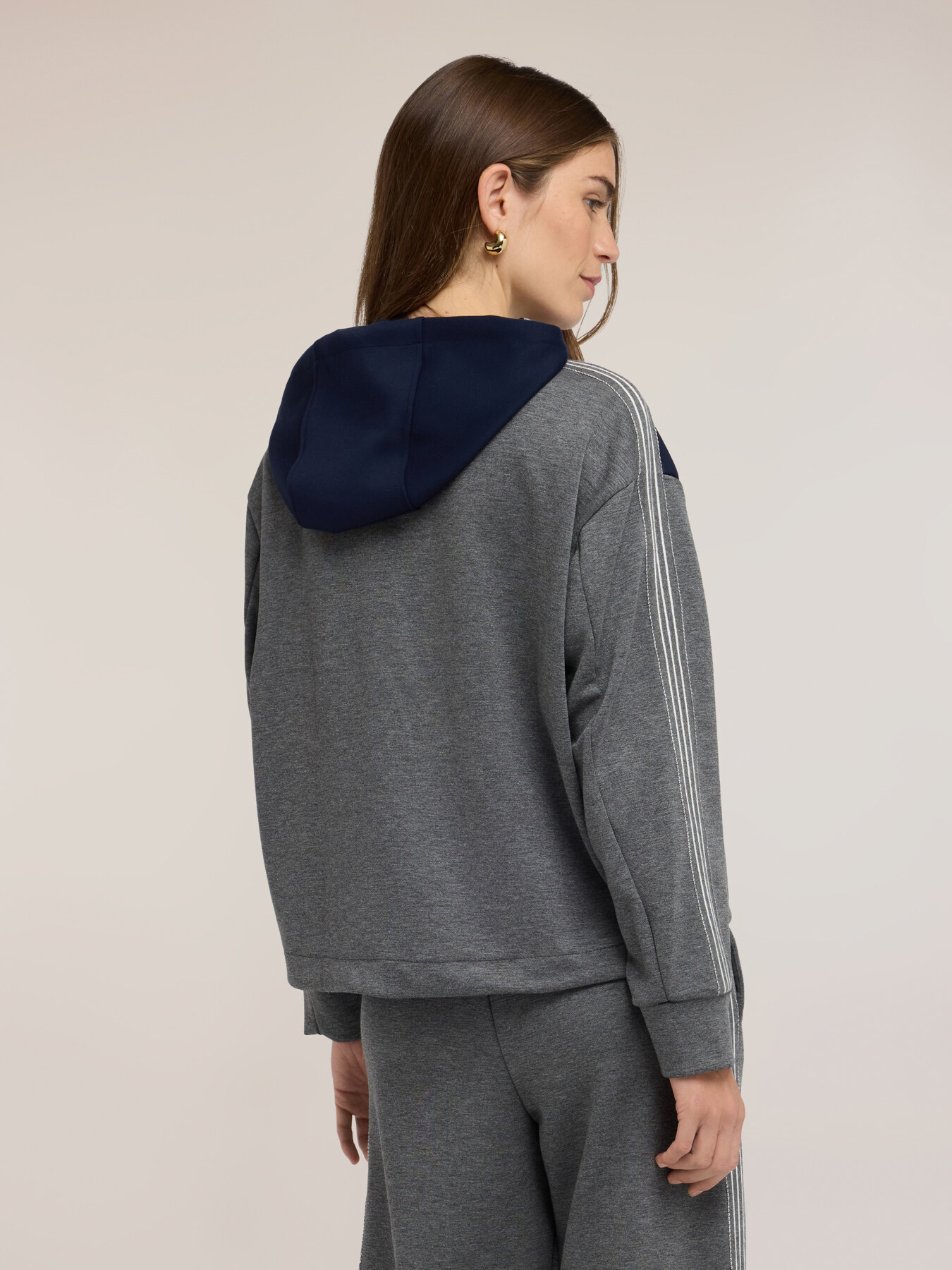 Sweat ouvert en viscose avec capuche et zip image number 1