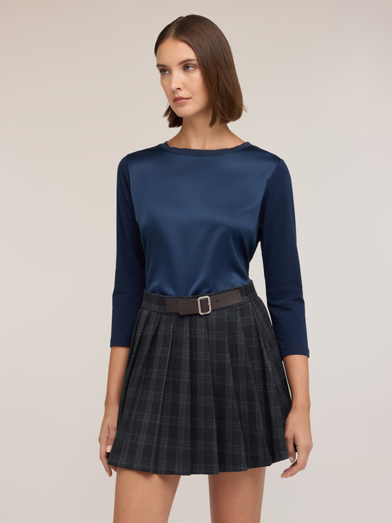 Two-tone T-shirt with three-quarter sleeves