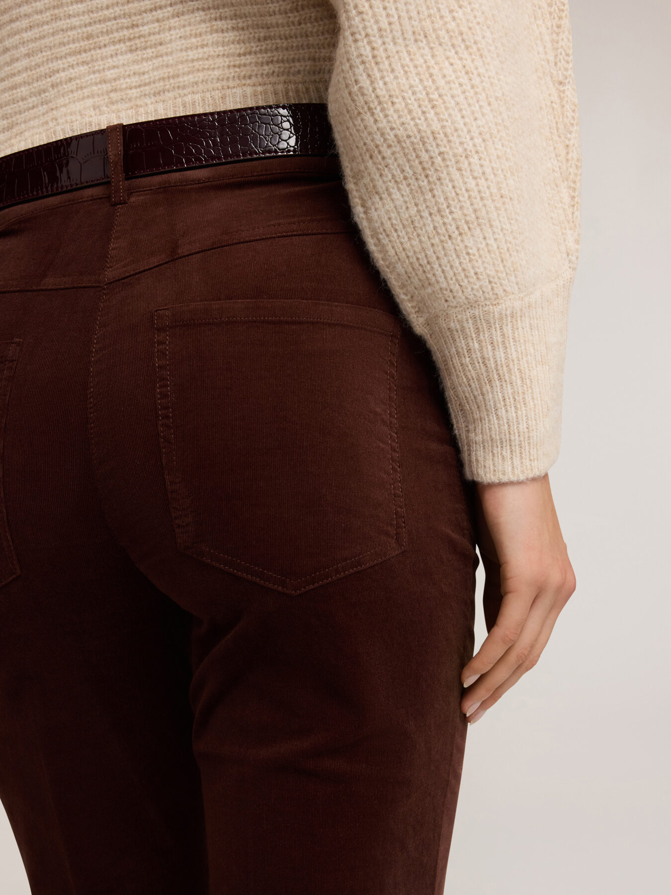 Pantaloni flare in velluto a coste image number 3