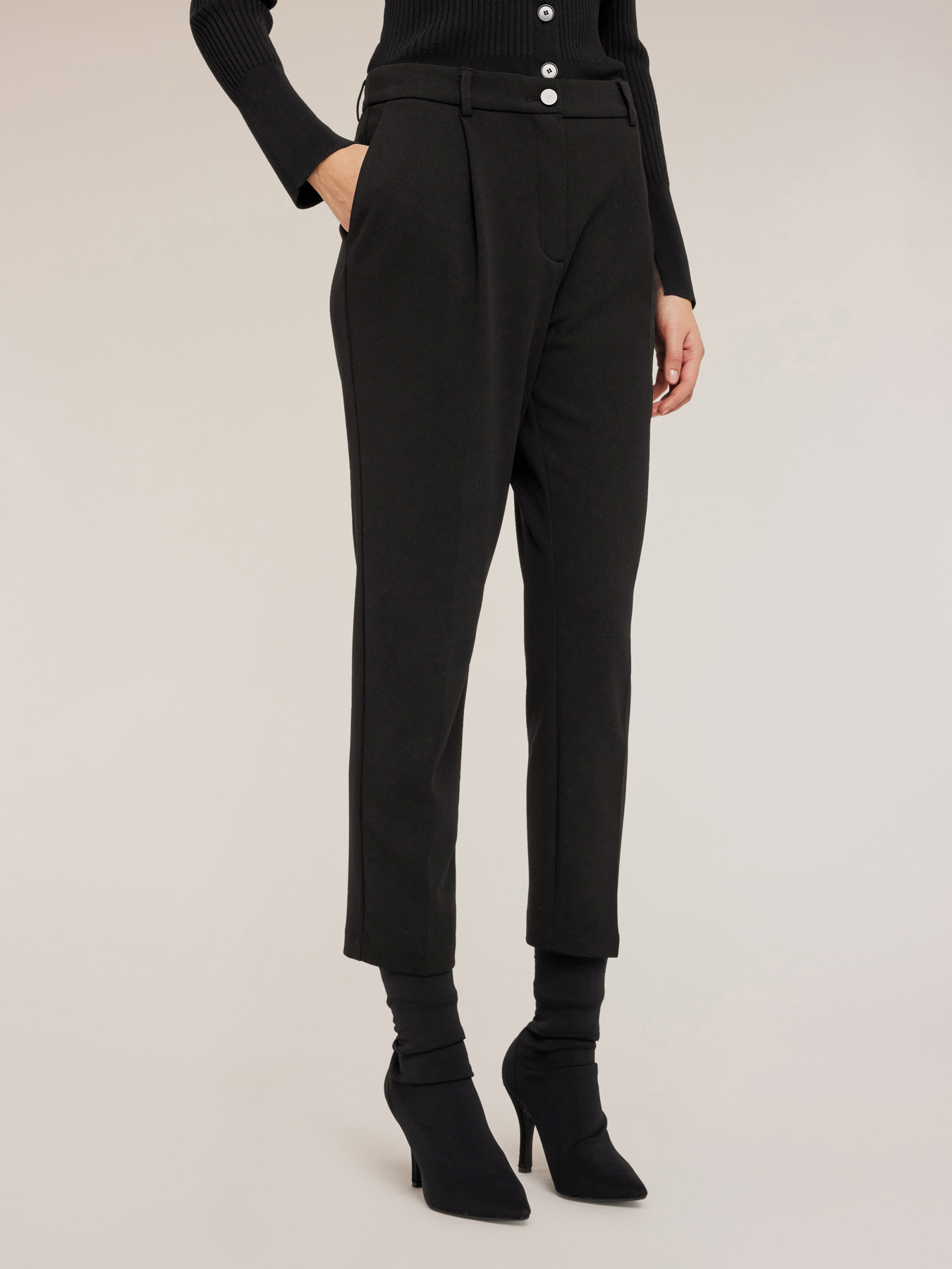 Regular fit trousers in crepe fabric image number 1