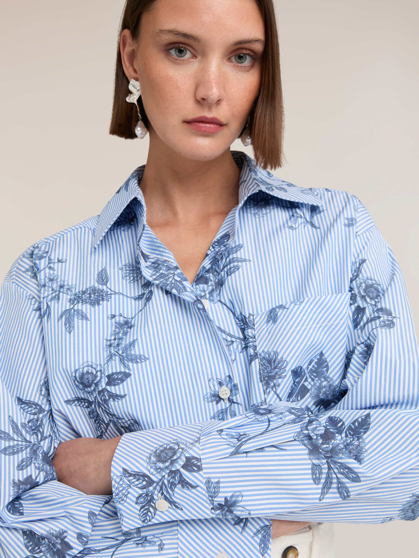 Oversized striped shirt with floral print image number 4