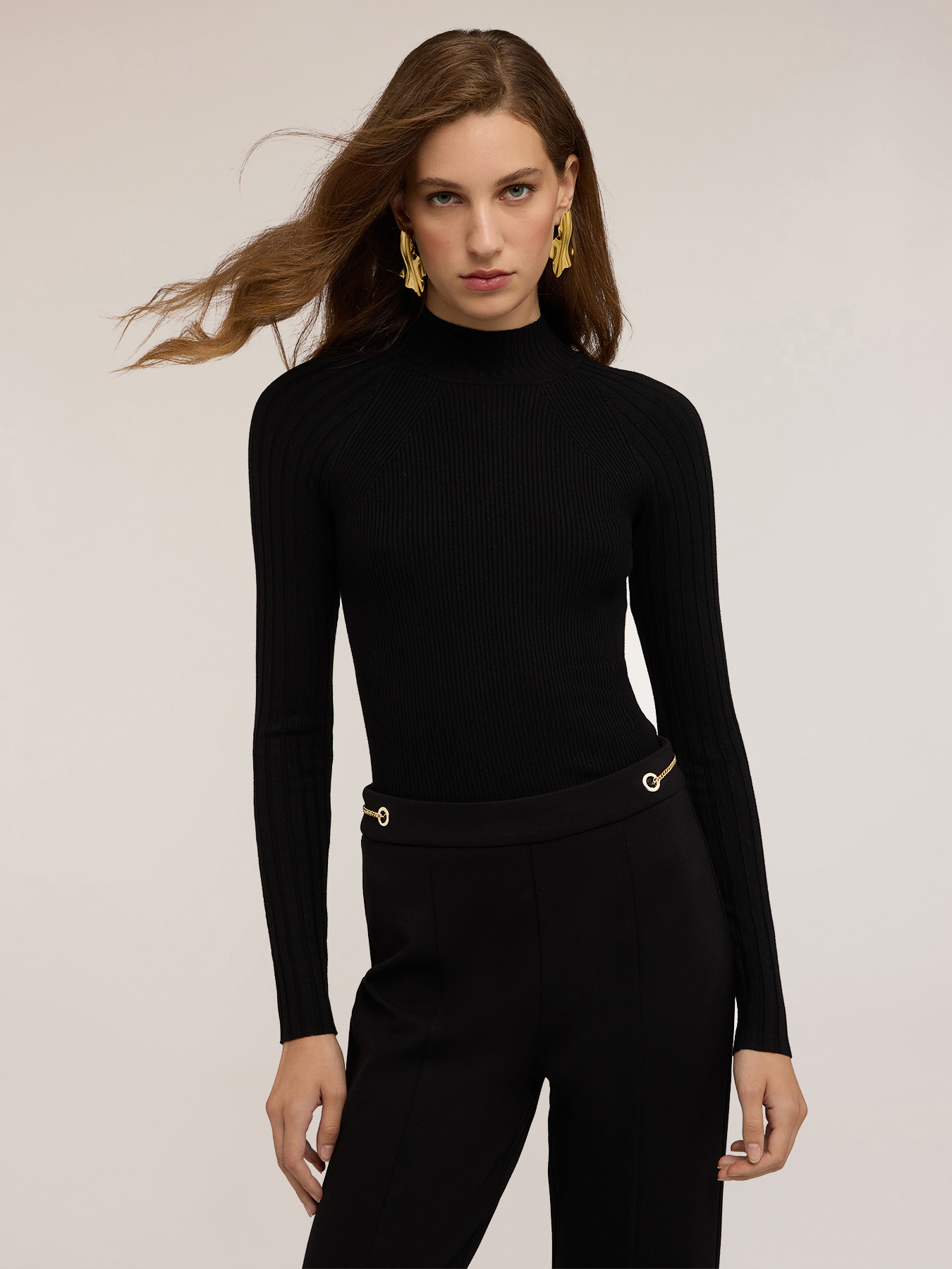 Pulover pe gât cu nervuri mulat pe corp image number 2