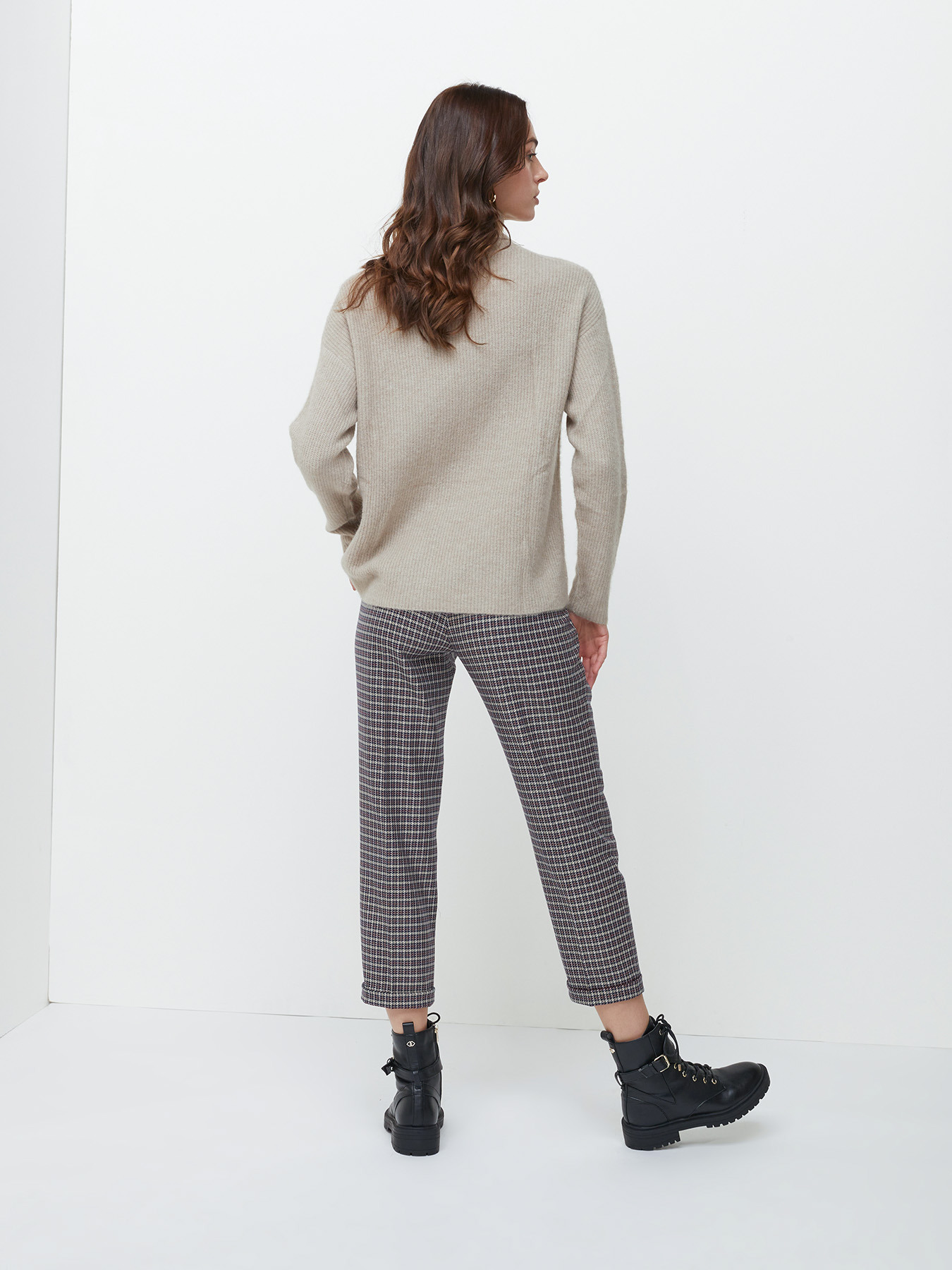 Houndstooth pattern carrot trousers image number 1