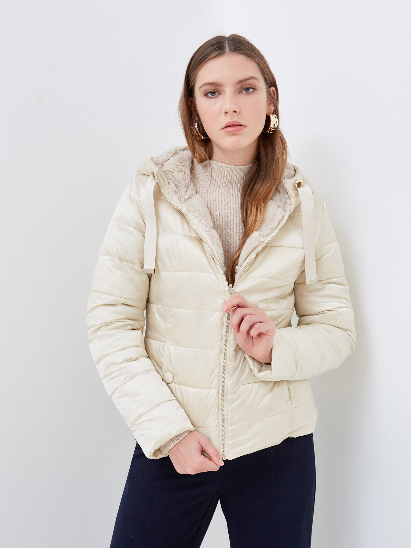 Piumino corto reversibile con cappuccio image number 2