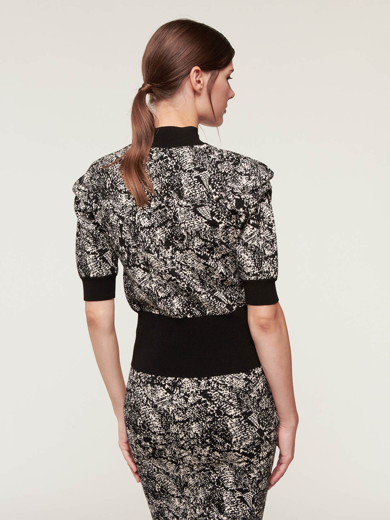 Snakeskin pattern lurex jacquard turtle neck image number 1