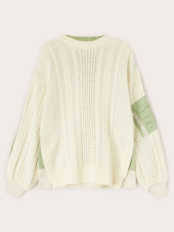 Cabling pattern sweater with nylon insert