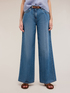 Hellblaue Jeans mit weitem Bein image number 2