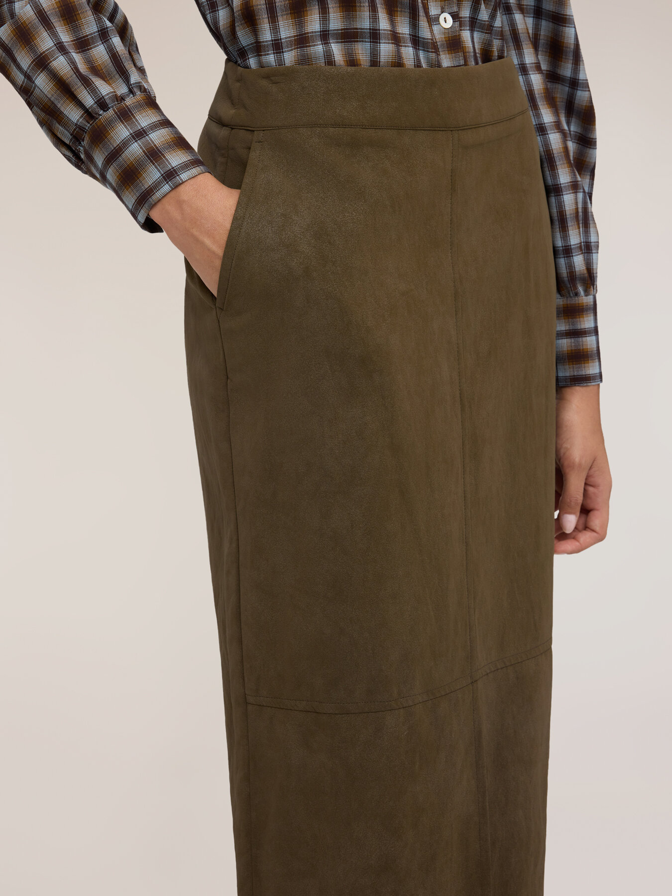 Midi skirt with front slit image number 3