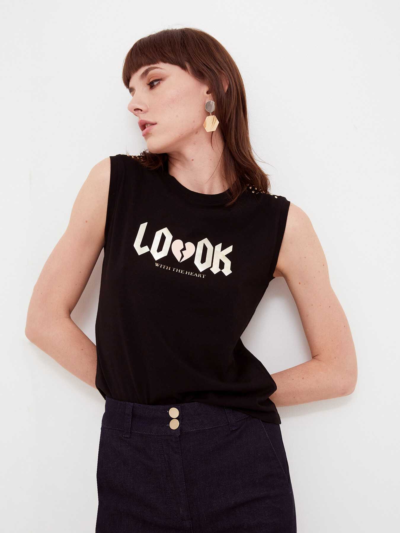 Top con stampa e borchie image number 0