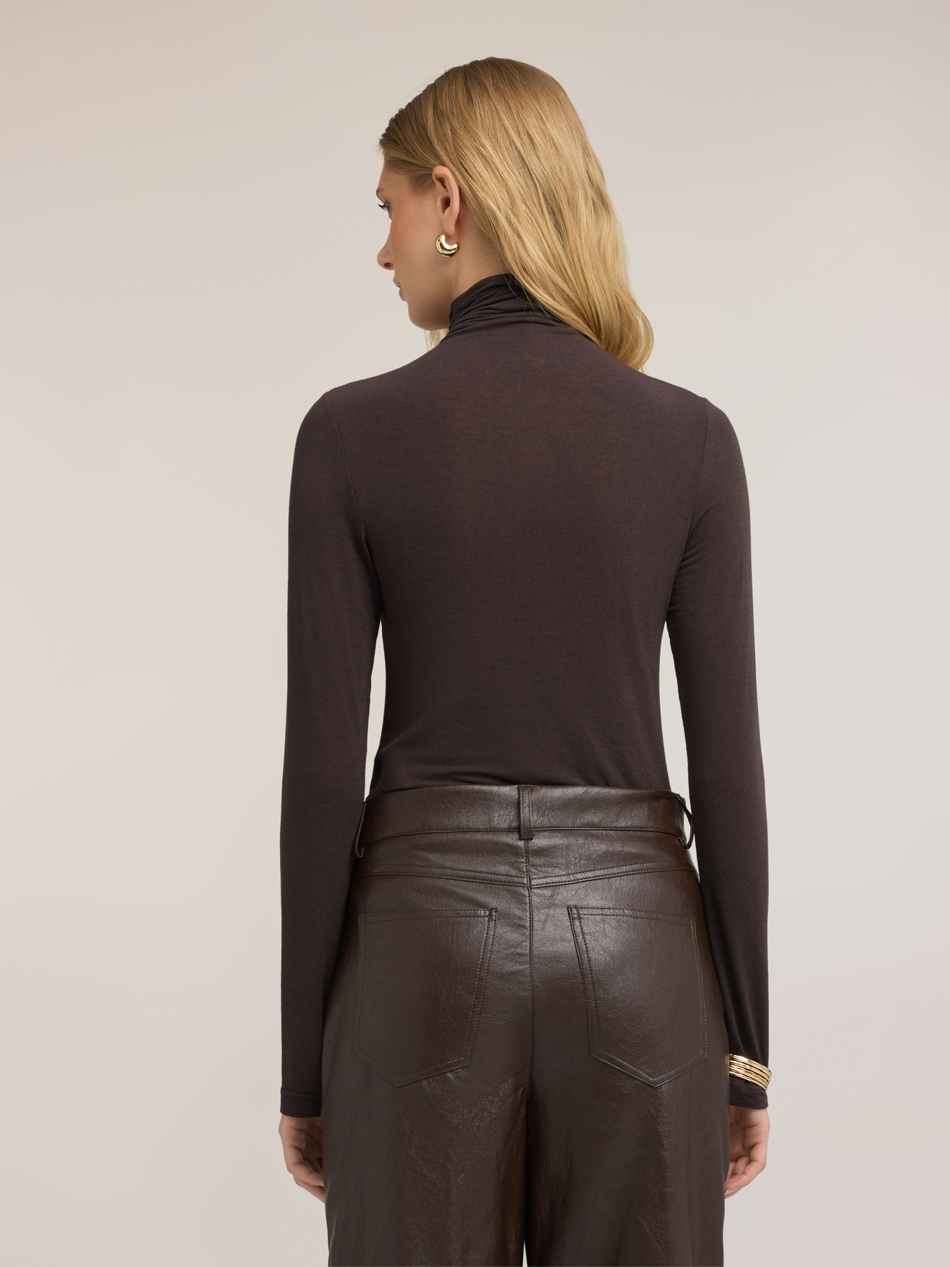 Turtleneck cashmere-blend t-shirt image number 1