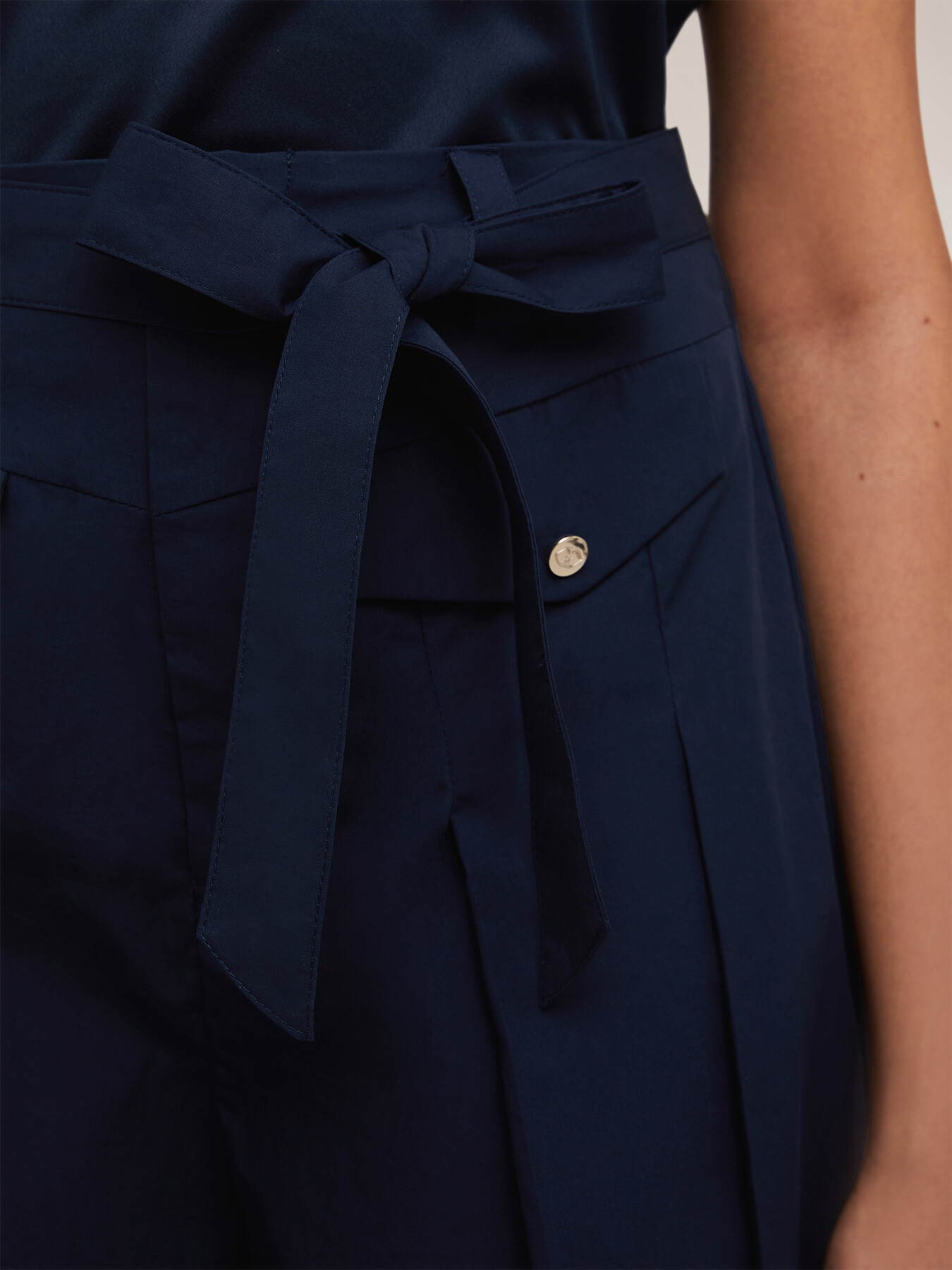 Shorts a vita alta con pieghe image number 3