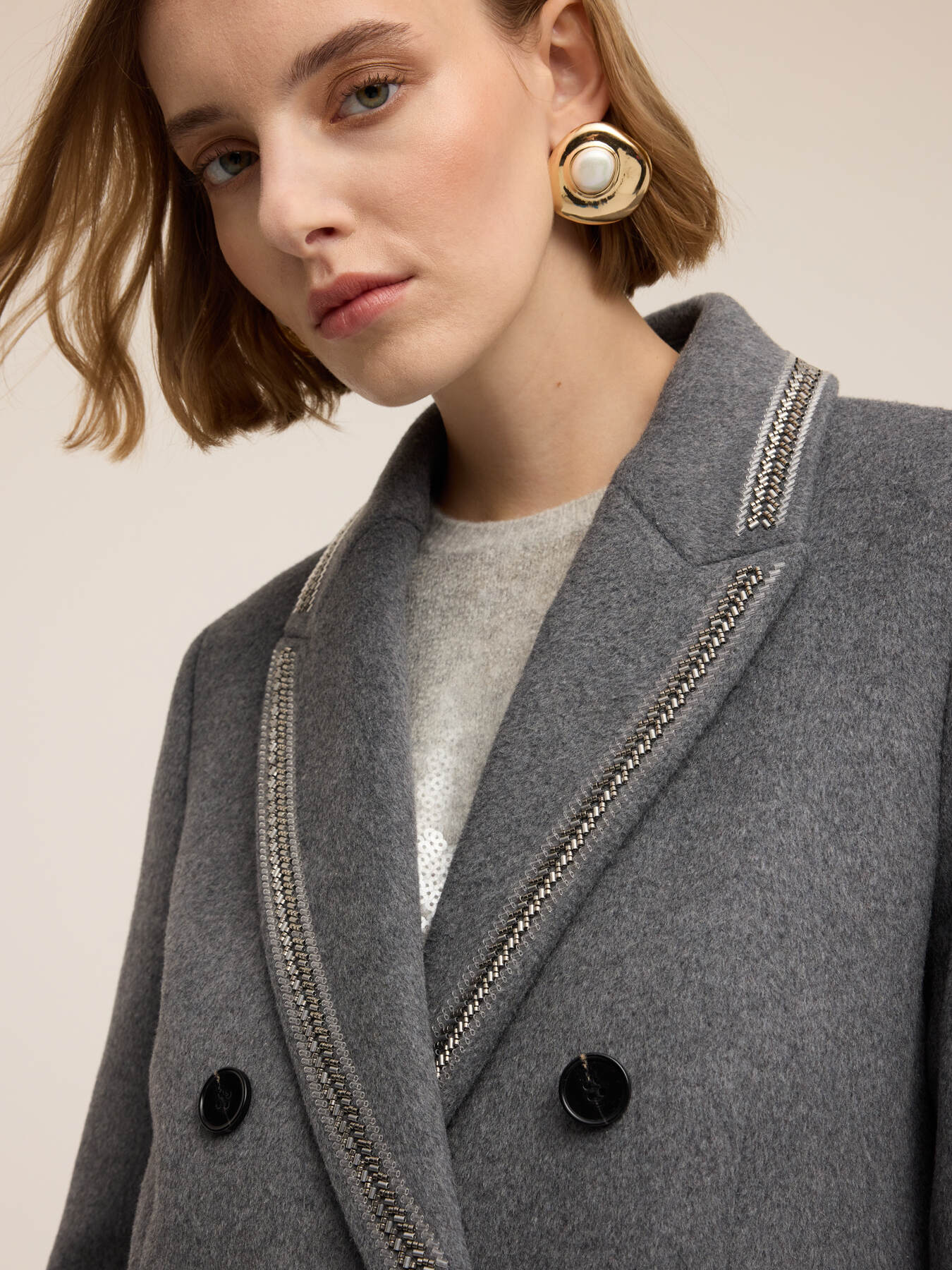Double-breasted coat in wool blend with decorations image number 3