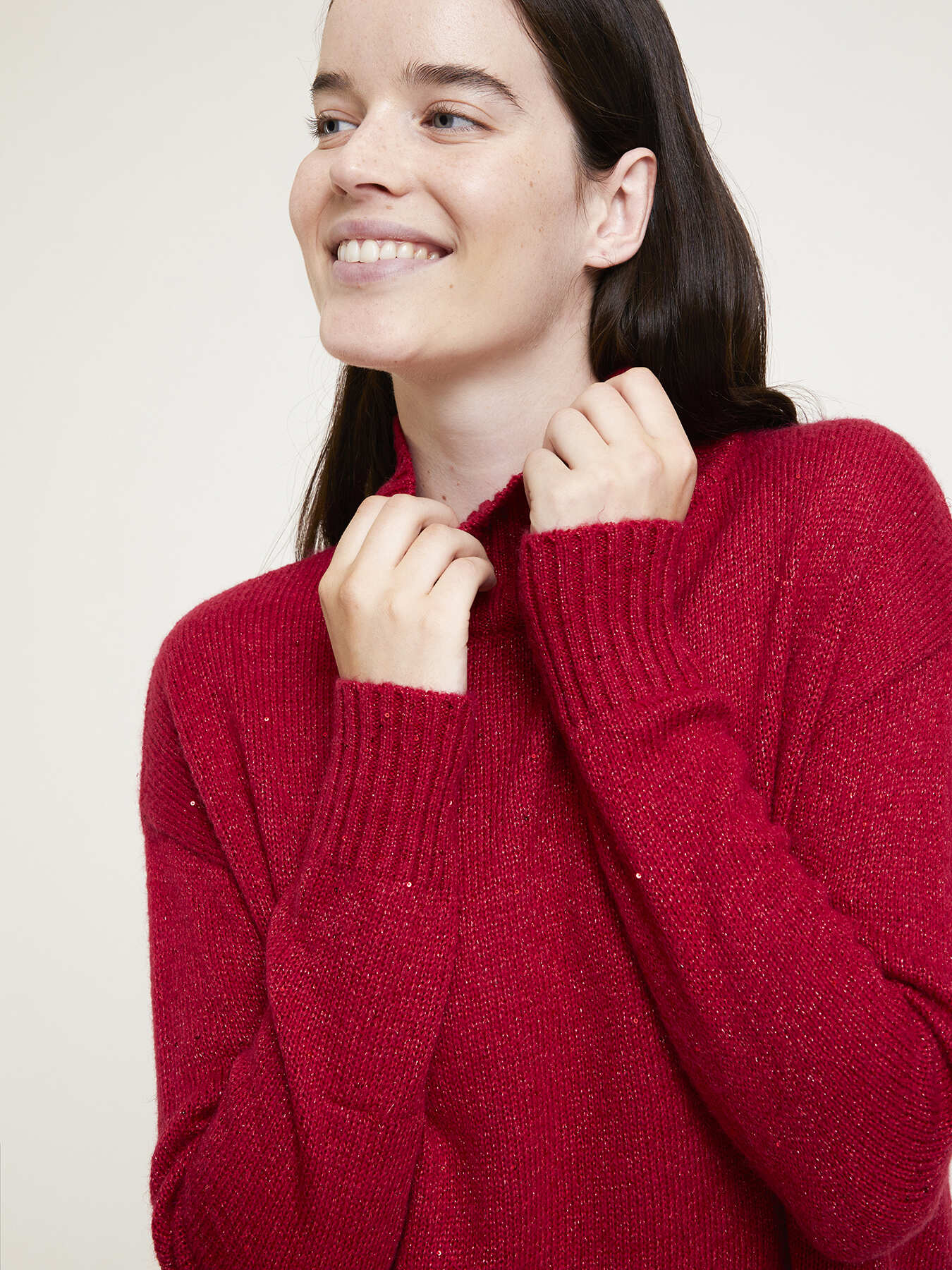 Pull &agrave; col roul&eacute; en maille &agrave; paillettes image number 2