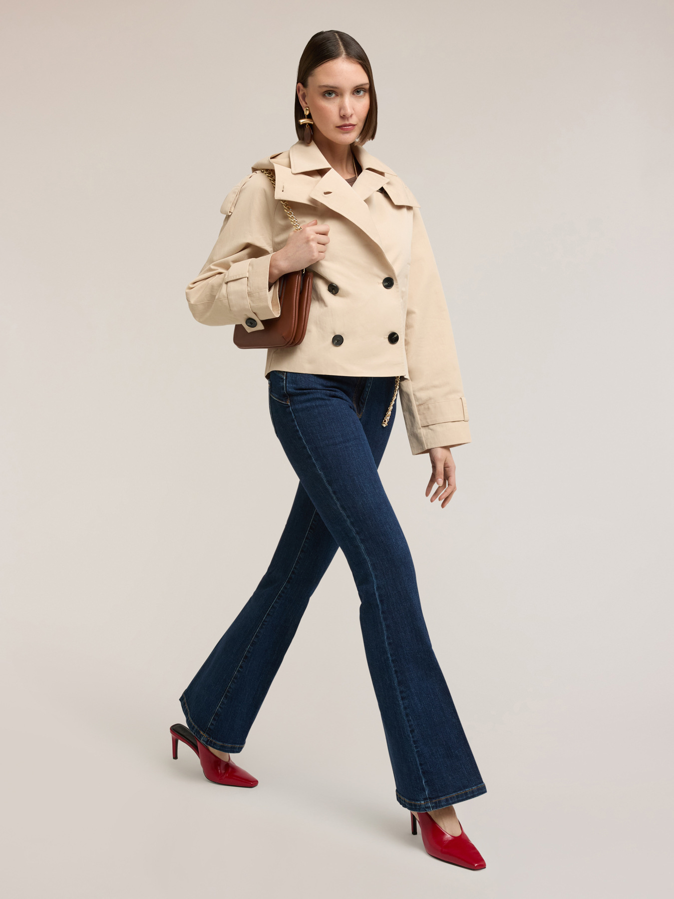 Jeans acampanados Elle image number 2