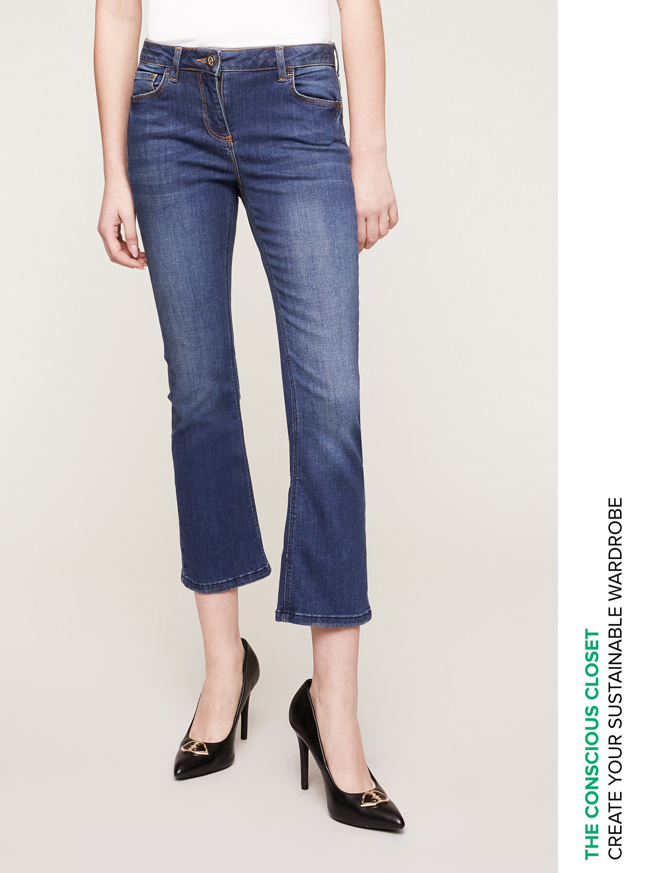 Kaia kick flared jeans image number 0