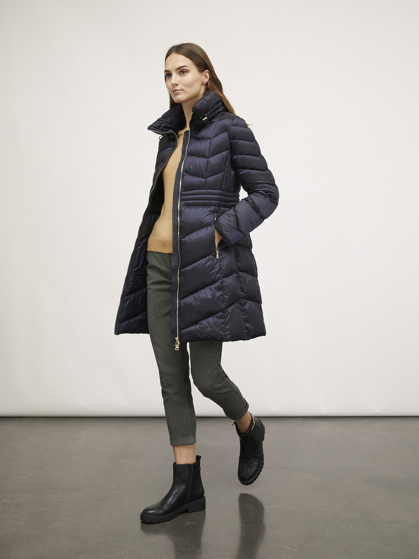 Wattierte Blousonjacke mit hohem Kragen image number 0