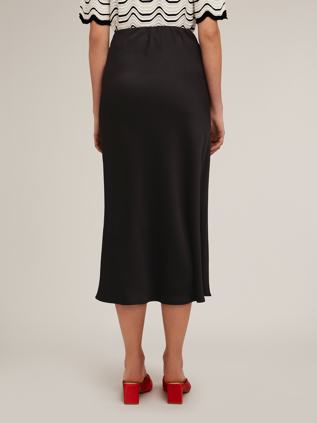 Jupe mi-longue en satin image number 1