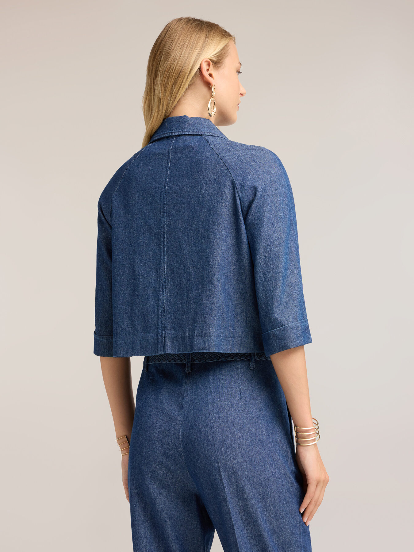 Short double-breasted trench coat in chambray image number 1