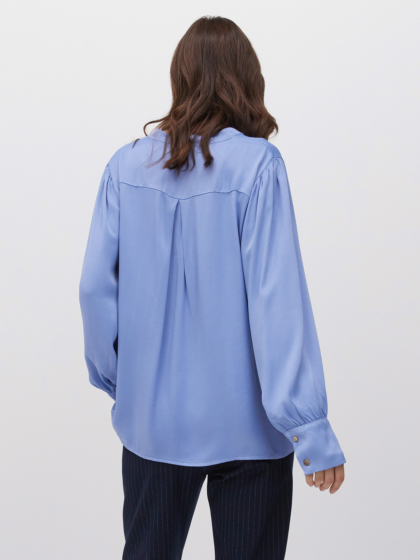 Camicia senza colletto in raso image number 2