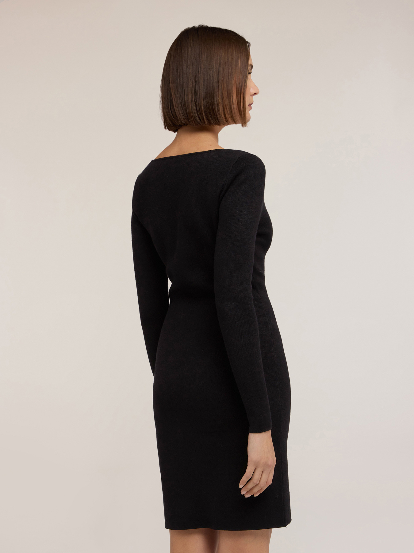Knit tube dress with sweetheart neckline image number 1